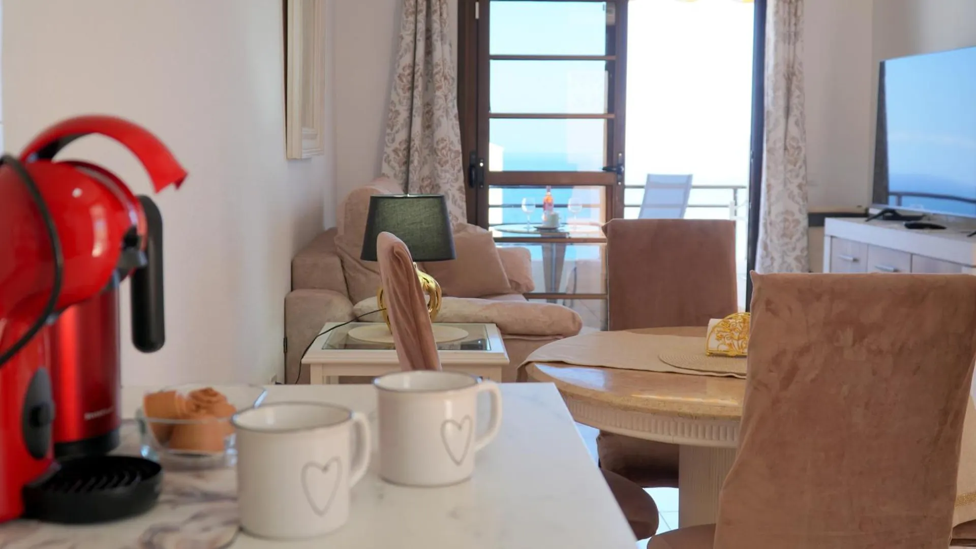 Apartment Edith - Complex Tagara, Fully Equipped, Ac And Pool Puerto de Santiago  Španělsko
